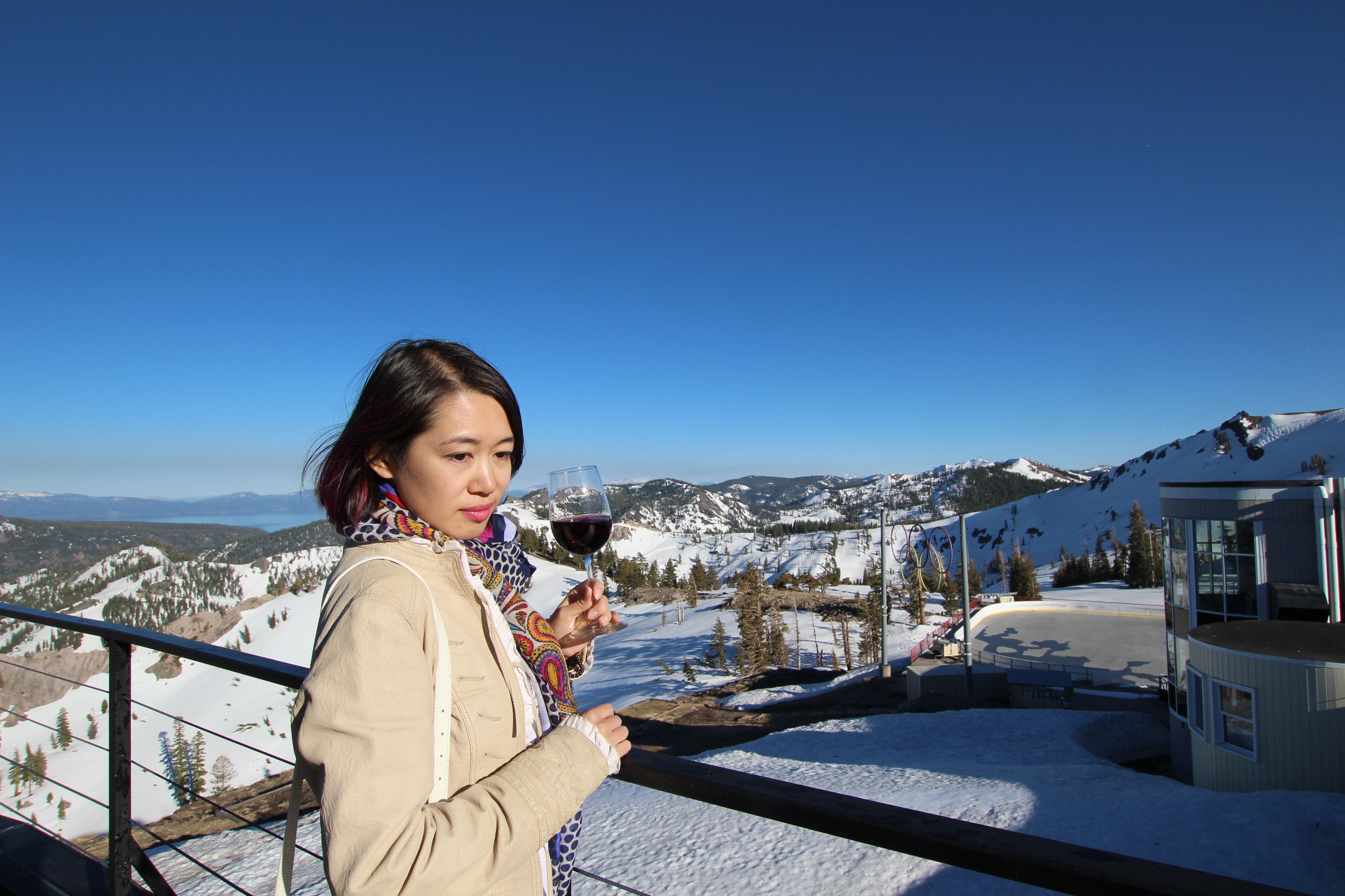 這里的夏天不止滑雪！熱辣比基尼秀點亮清涼之旅